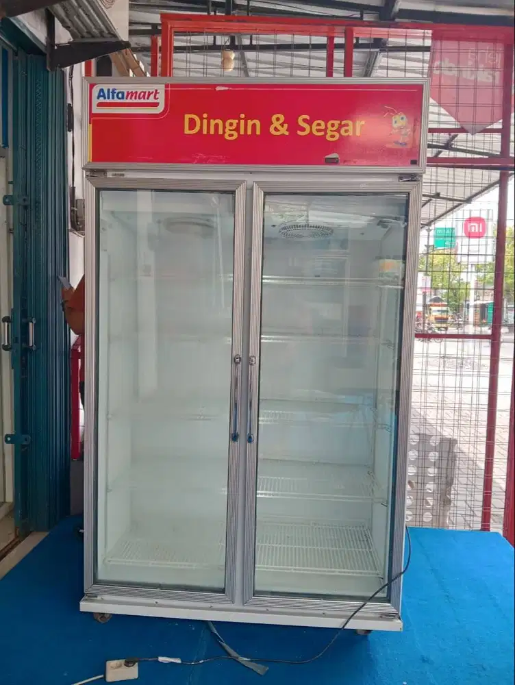 Showcase / chiller 2 pintu bekas murah normal merk Sanden intercool