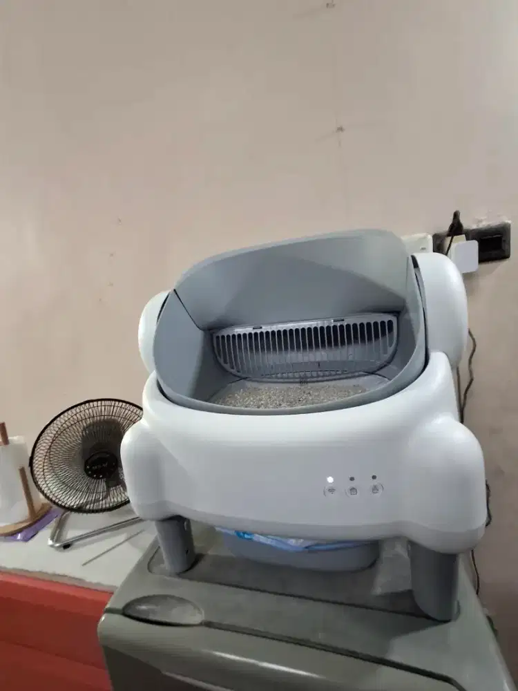 Alat pembersih pup kucing