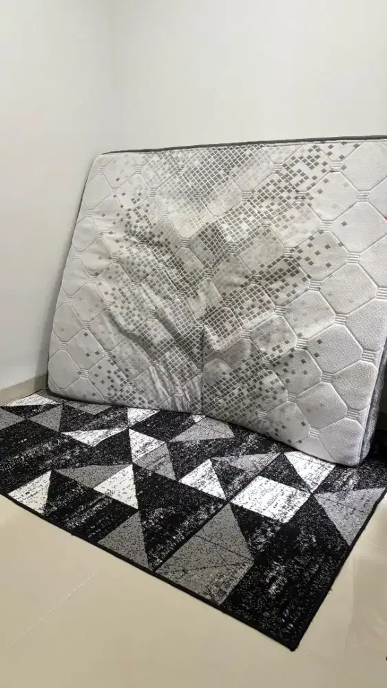 Dijual kasur dan karpet uk 160*200 bonus karpet bulu estetik