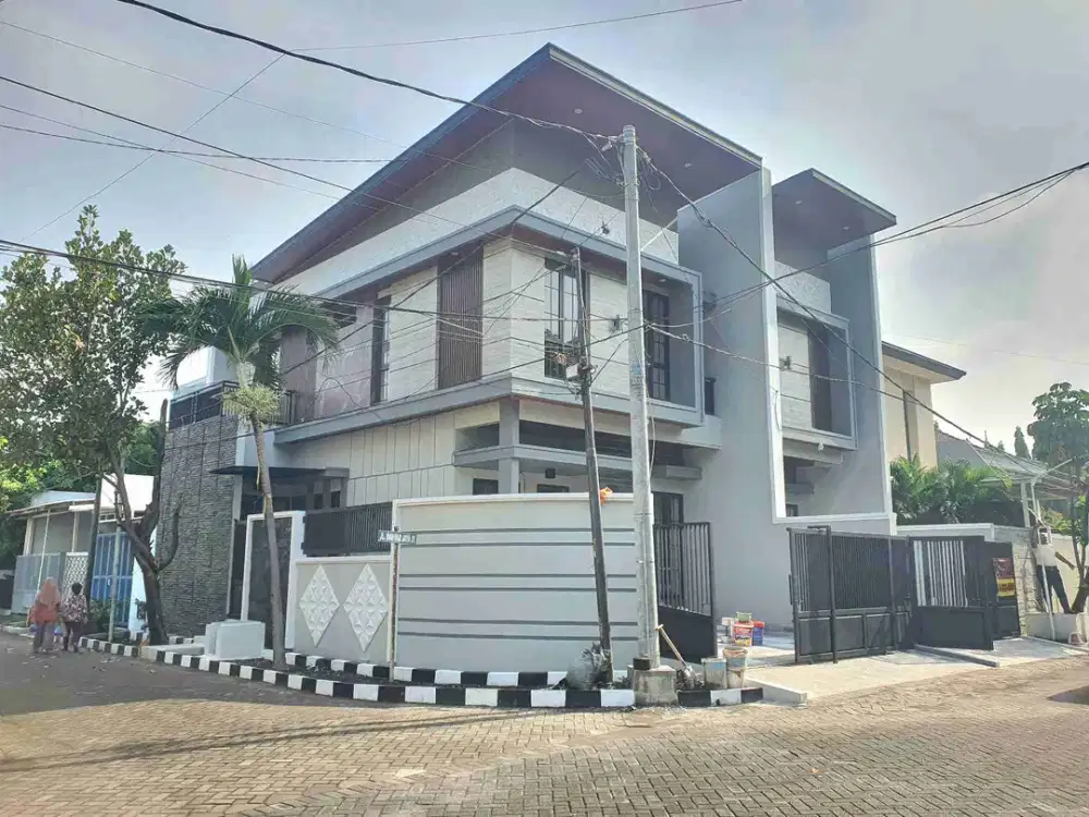 TER MURAH RUMAH BARU MANYAR Lokasi Strategis & Favorit ROW Jalan 4 Mobil SISA 1 UNIT