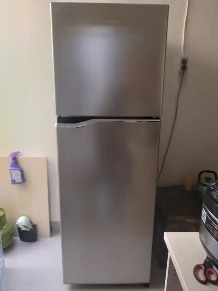 Kulkas 2 pintu Panasonic Econavi inverter