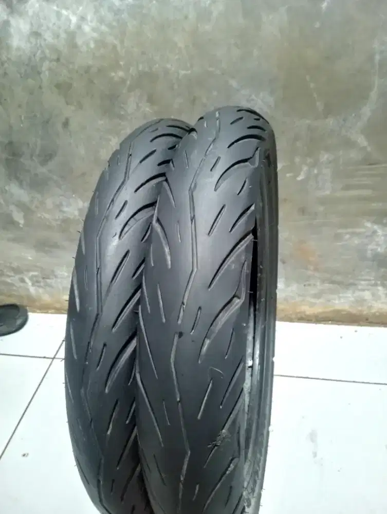 Sepasang ban metic ukuran 80/90 90/90 tubles IRC