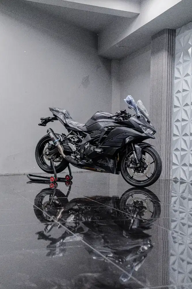 ZX-25 R Metalic Matte Grey SE 2025