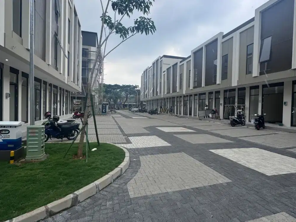 Disewa Ruko Verona 2 Lantai Strategis di Gading Serpong  Luas Tanah : 50 m2 Luas Bangunan : 100 m2 Kamar Mandi : 2 2 Slot parking Pusat Perbelanjaan d