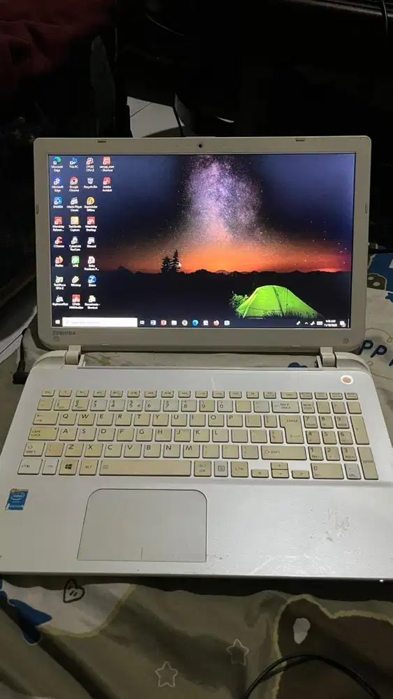 Laptop Toshiba Satellite C55-B Warna Putih