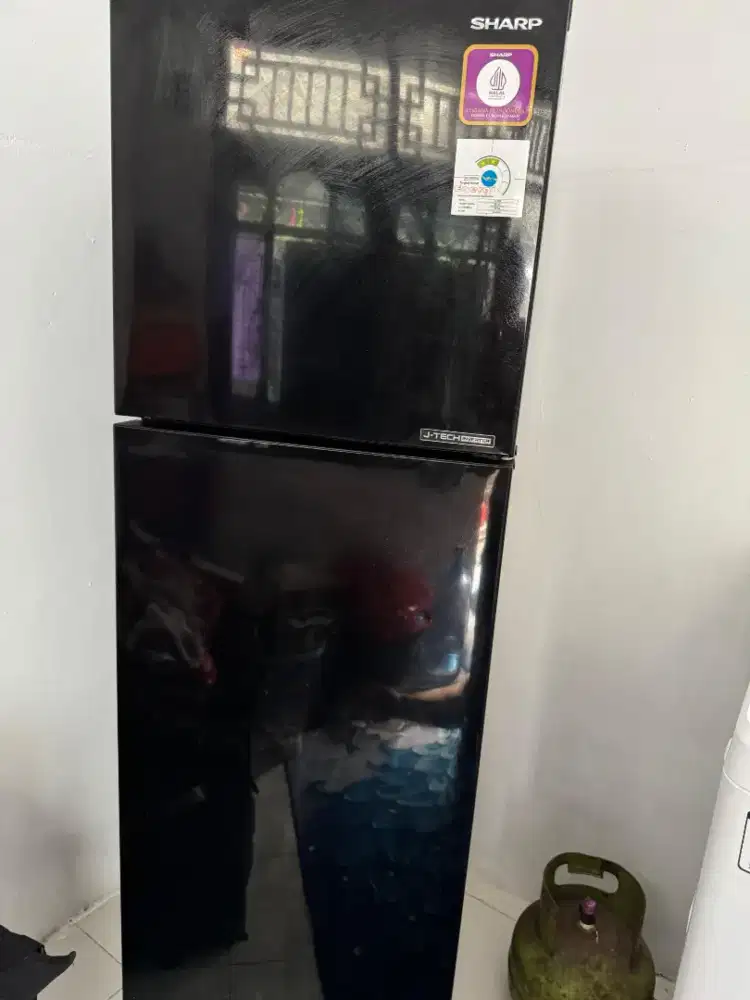 Kulkas sharp 2pintu