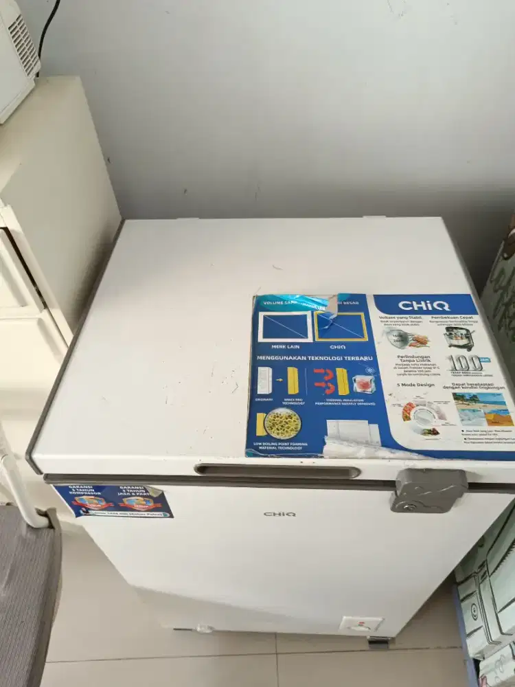 Chest freezer merek Chiq type CCF118DW