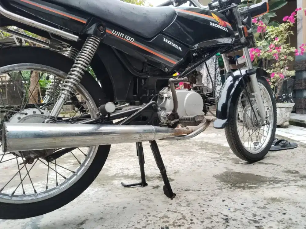 Honda win 100 tahun 2004