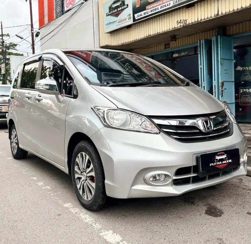 Honda Freed E PSD (AC Double) CVT 2013 Silver