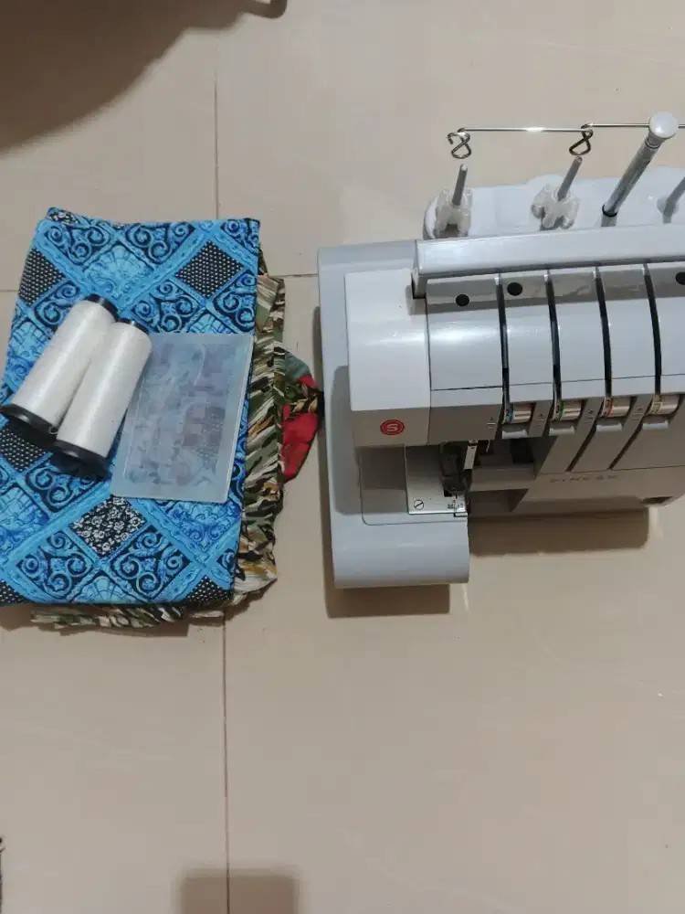 Mesin Obras & Neci 4 benang Singer Heavhy duty