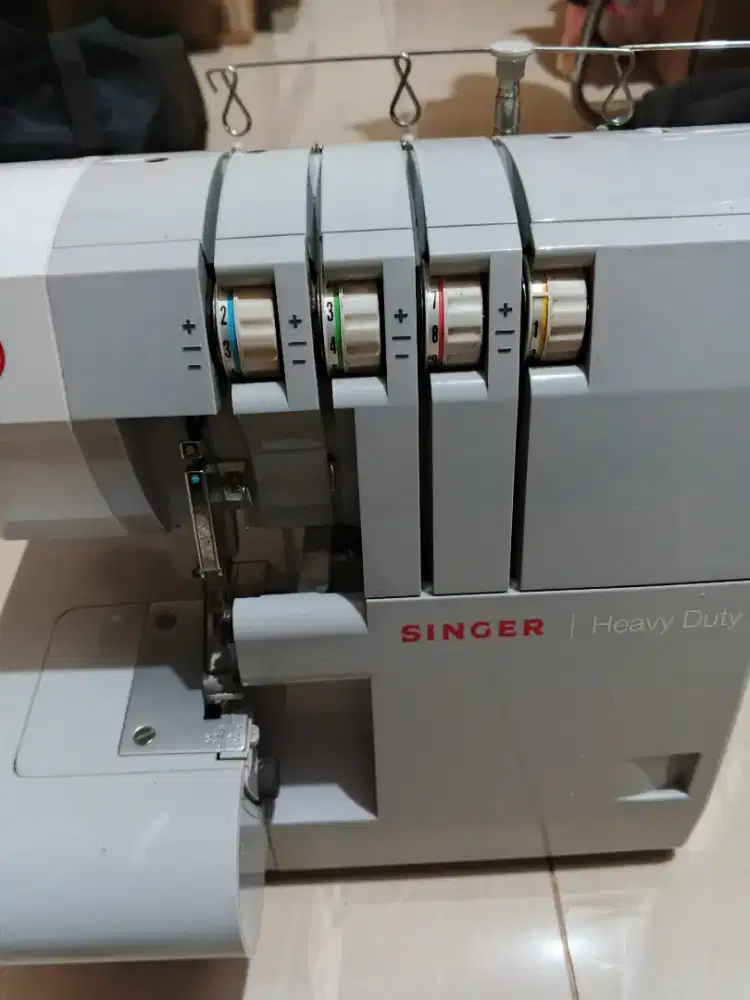 Mesin Obras & Neci 4 benang Singer Heavhy duty