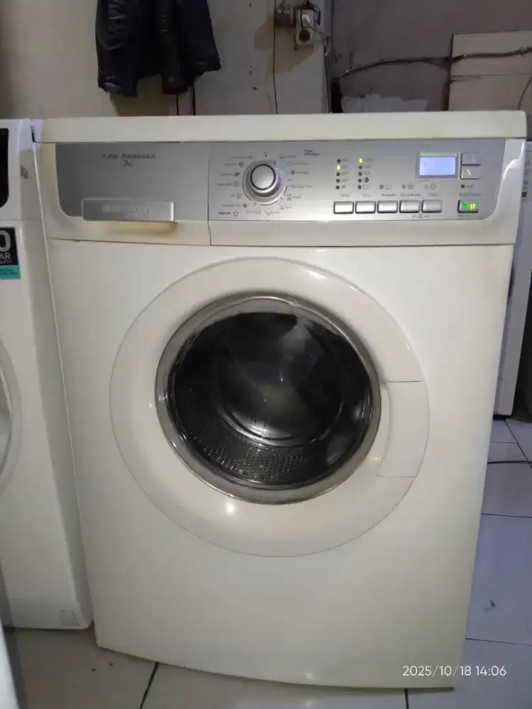 Mesin cuci Electrolux front loading