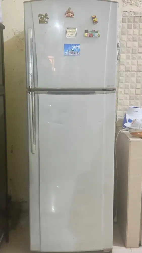 Kulkas toshiba hybrid plasma 2 pintu