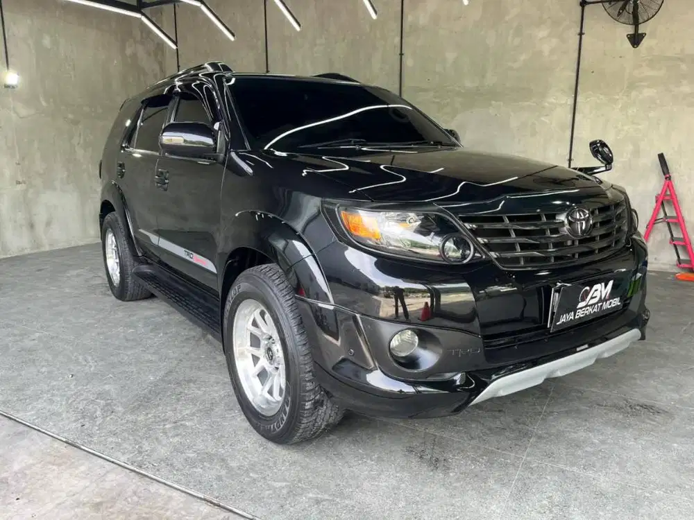 TOYOTA FORTUNER 2.4 TRD G LUX 2011