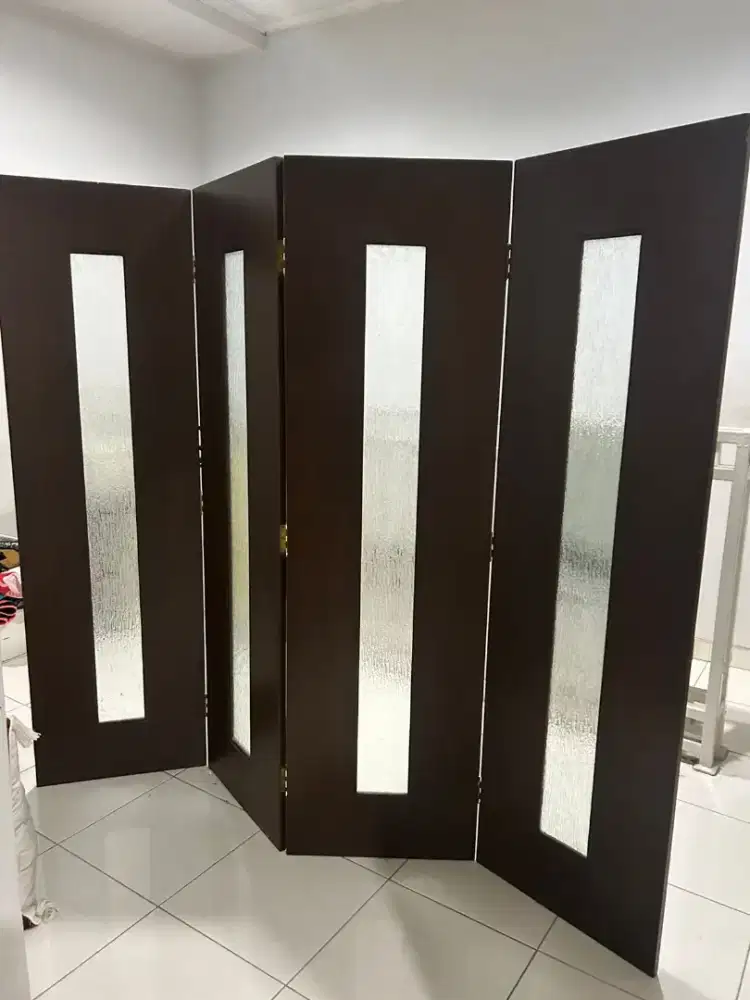 Partisi kayu berat masih bagus