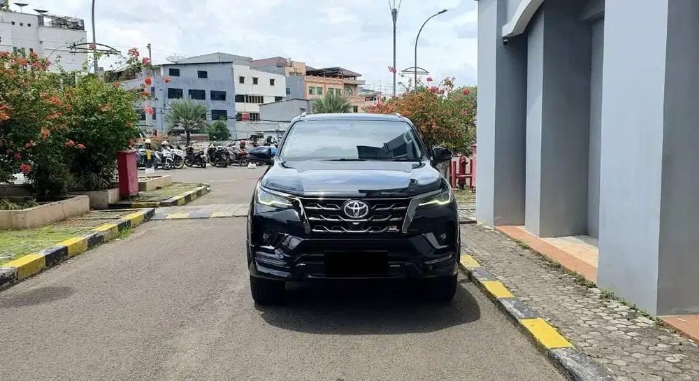 Toyota Fortuner 2.8 VRZ VR-Z AWD GR Sport Facelift Diesel 2023 km29rb