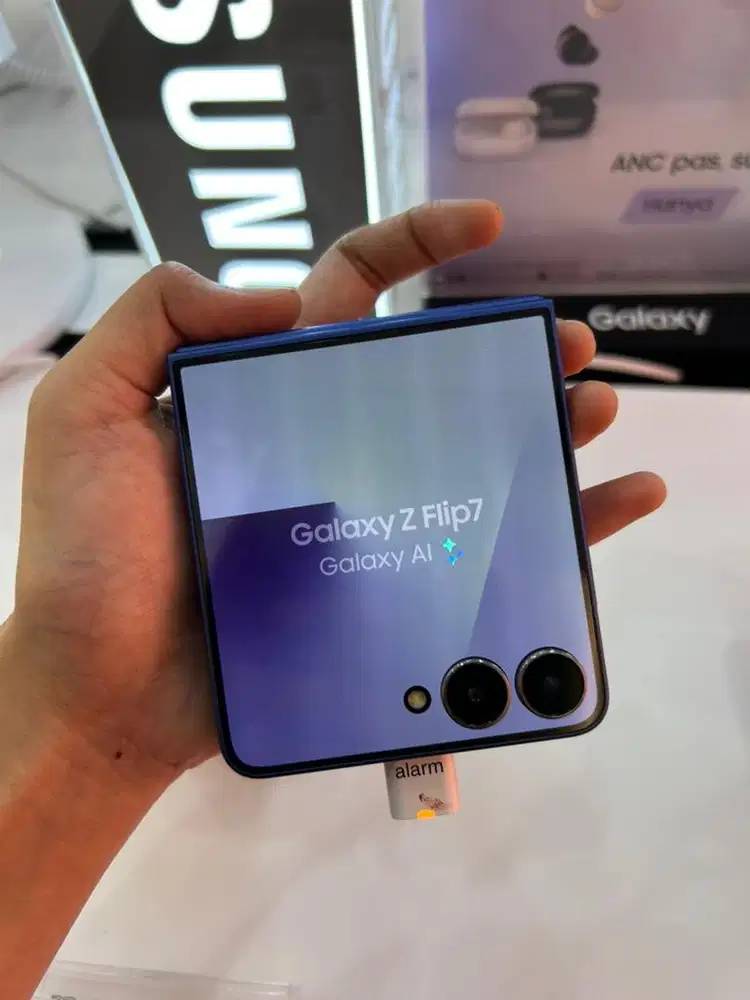 Z FLIP 7 FREE GALAXY FIT 3 + TRAVEL ADAPTER