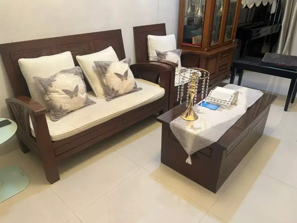 Set kursi 2+1+1+meja sangat berat jati tua