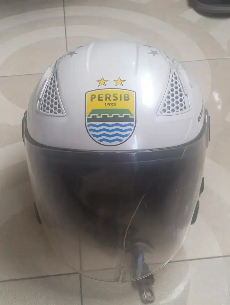 Jual helm Zeus warna putih ukuran M apa adanya
