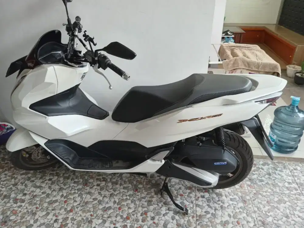 Honda PCX abs putih 2024