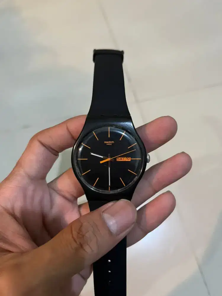 Jam tangan Swatch Dark rebel suob704
