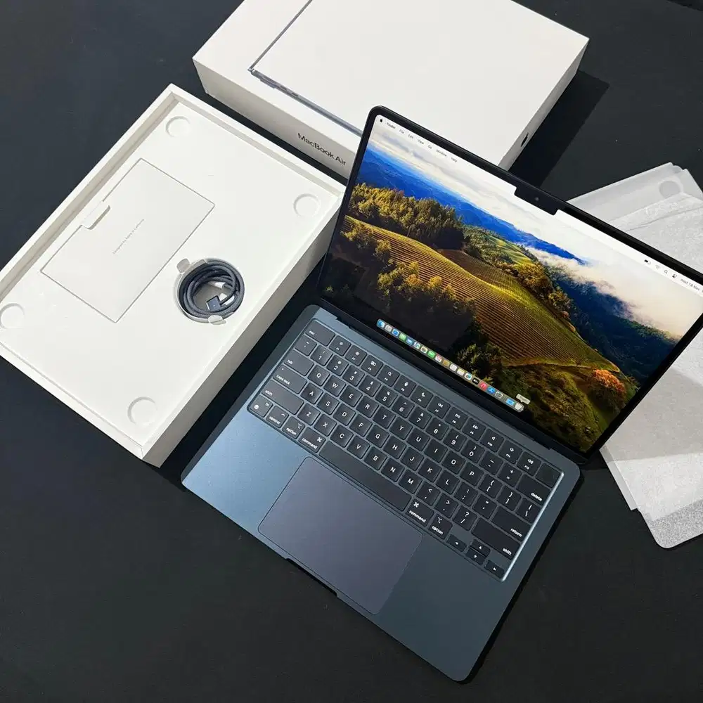 Macbook Air M3 13 inch 2024 Midnight 8/256 Fullset LIKE NEW ! M2 M4