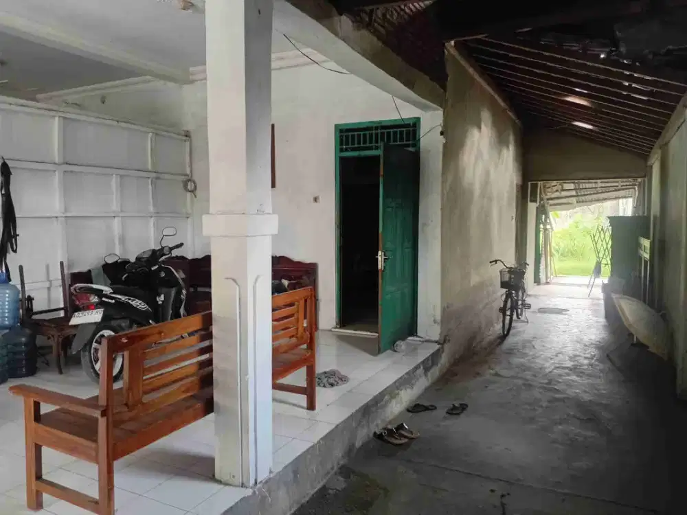 Ruang usaha dengan tanah yang masih luas strategis pinggir jalan raya cocok untuk gudang atau usaha