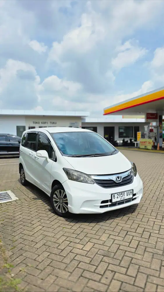 Honda Freed E PSD Matic 2012 Dp 5 Juta