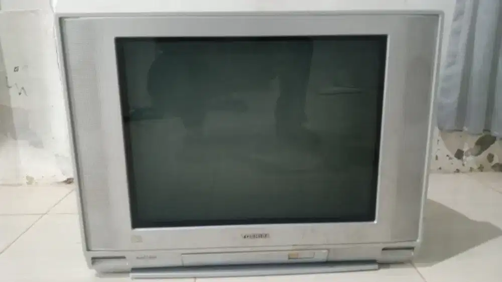 Tv Toshiba 21 inci minus bergaris sedikit di atas 10 menit normal