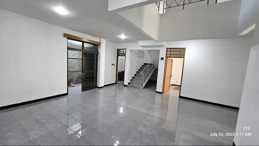 Disewakan Rumah Cocok Untuk Kantor dan Tinggal di Sayap BKR