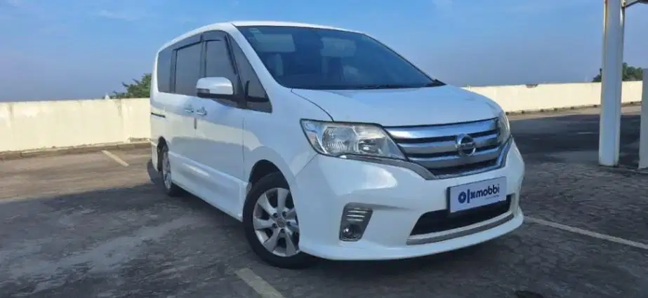 TERMURAH Nissan Serena 2.0 Highway Star Bensin-AT 2015 UYX B