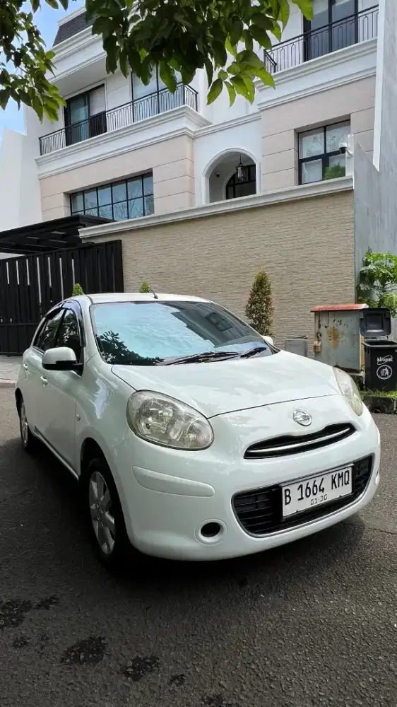 Nissan March XS Putih Matic 2011 Terawat