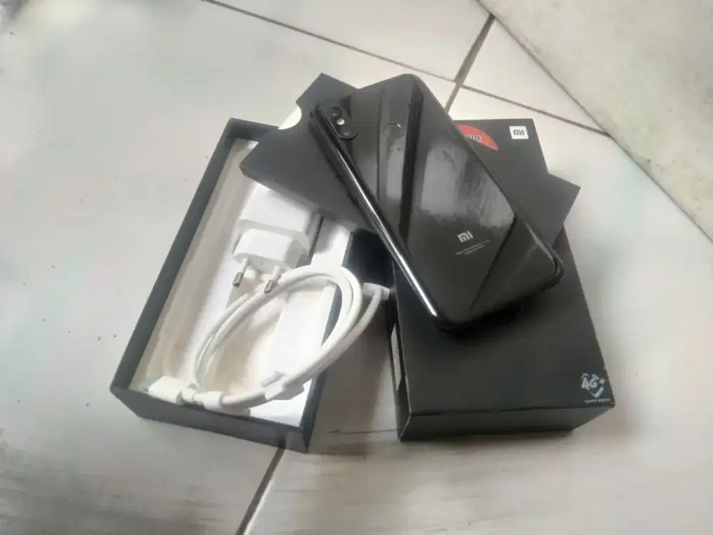 Xiaomi mi 8 ram 6/128 siap pake lengkap