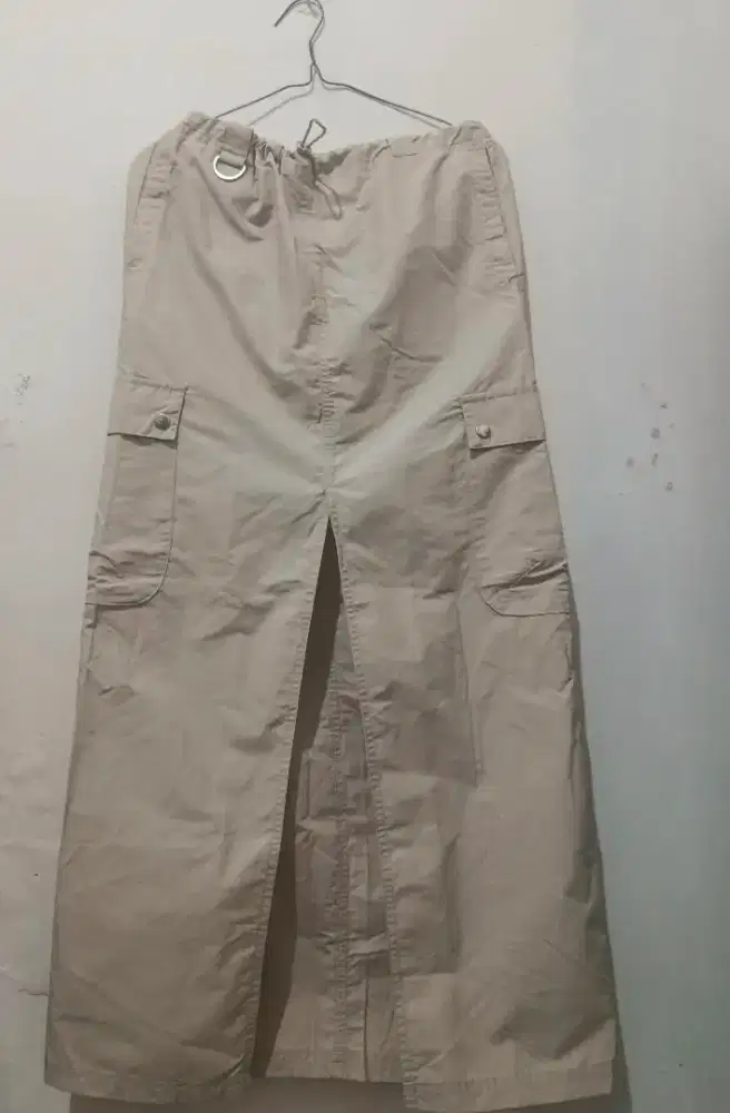 Preloved !! Rok Panjang belahan depan stradivarius (import)