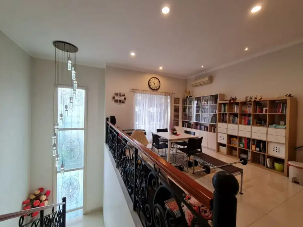 WTS / Dijual Cepat Rumah Mewah, Siap Huni, dan Sangat Strategis di The Crown - Pondok Hijau Golf, Gading Serpong, Kelapa Dua, Tangerang, Banten