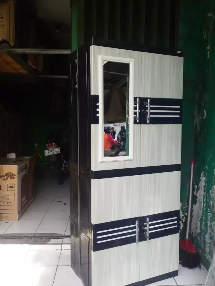 Lemari plastik 4 susun