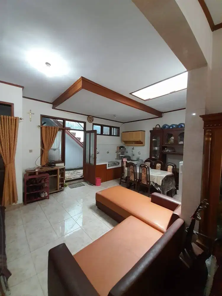 Dijual Rumah Strategis Bisa Untuk Usaha Dekat Terminal Antapani