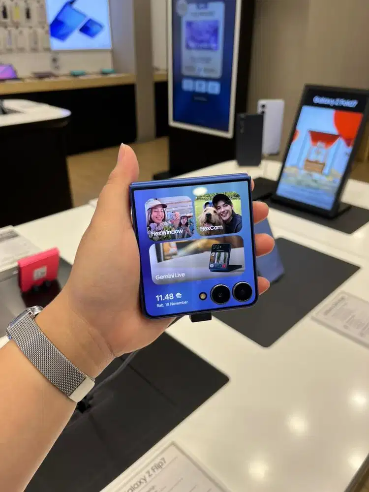 Samsung galaxy zflip7 free galaxy fit3