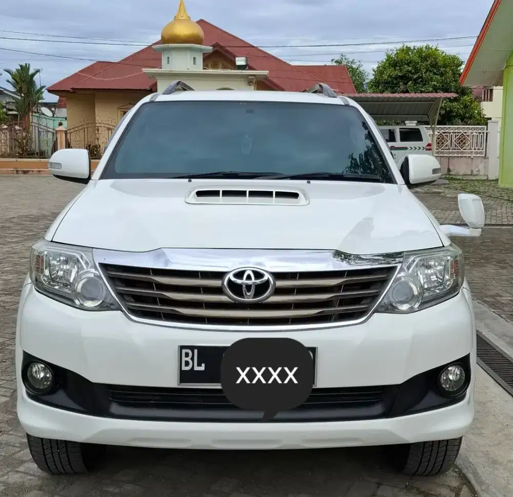 Toyota Fortuner type G AT Diesel thn 2012 warna putih
