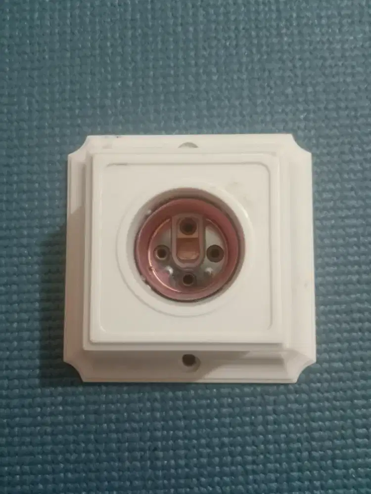 Fitting lampu plafon