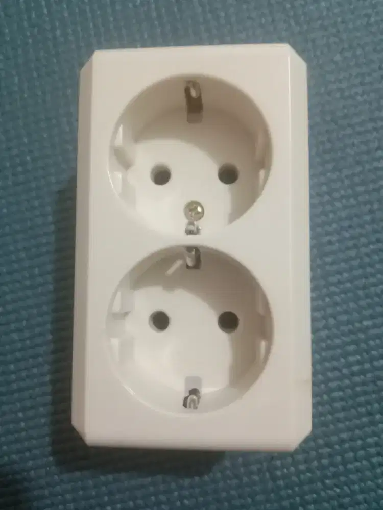 COLOKAN LISTRIK DINDING 2 LUBANG