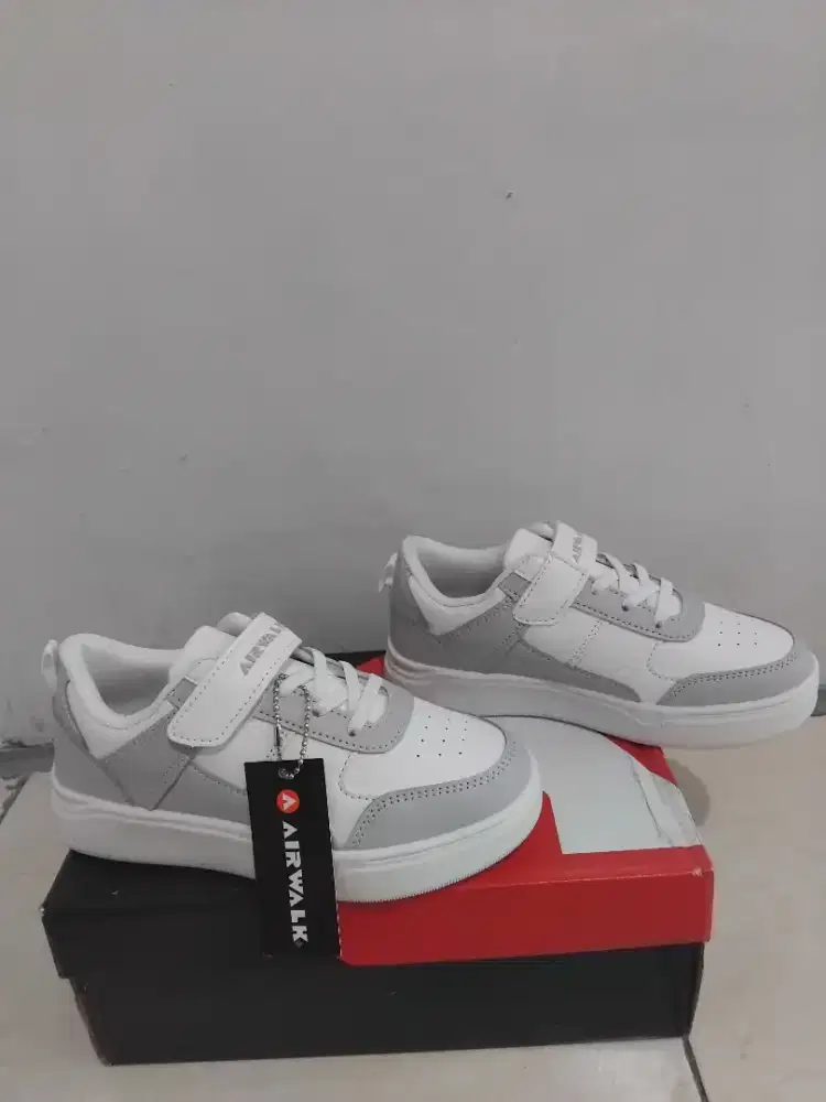 Sepatu AirWalk Original No 31 Baru