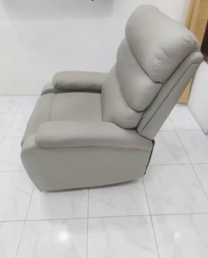 Informa sofa recliner. No minus