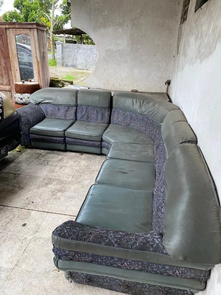 Kursi ruang tamu bekas