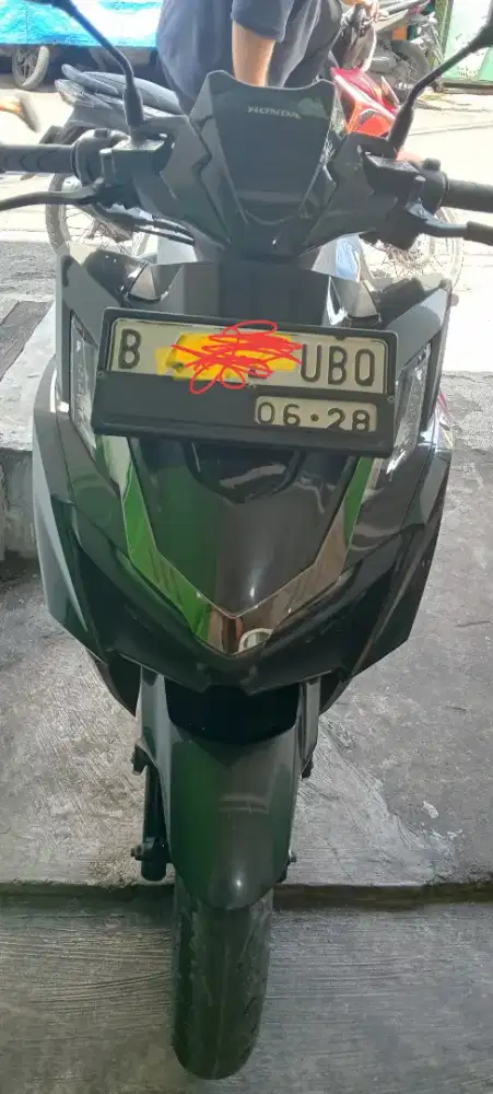 Jual Vario 160 Abs surat2 lengkap STNK BPKB faktur pajak hidup 6/2026