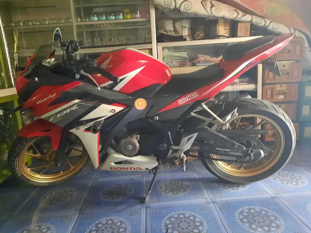 Di jual CBR 150 FACELIFT , Dijual karna 2 th udah tidak terpakai