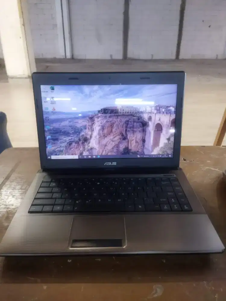 Laptop Asus X44C
Dark Brown
Intel Celeron