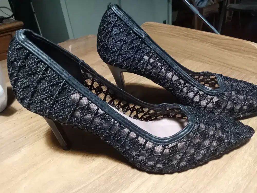 Sepatu High Heels PEDRO size 37, Jaring Hitam, COD Cijantung dsk
