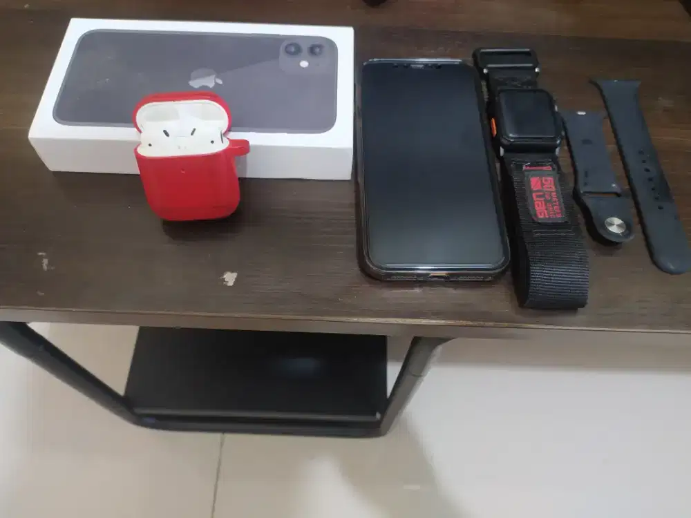 iPhone 11 64GB + AirPods Series 2 + Apple Watch Series 3