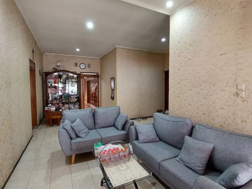 Rumah 2 Lantai Terawat Strategis di Taman Kopo Indah Bandung